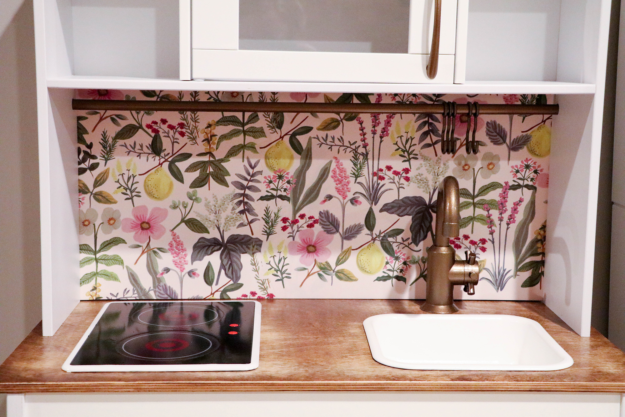IKEA Hack: DUKTIG Children’s Play Kitchen – Wallpaper & Backsplash